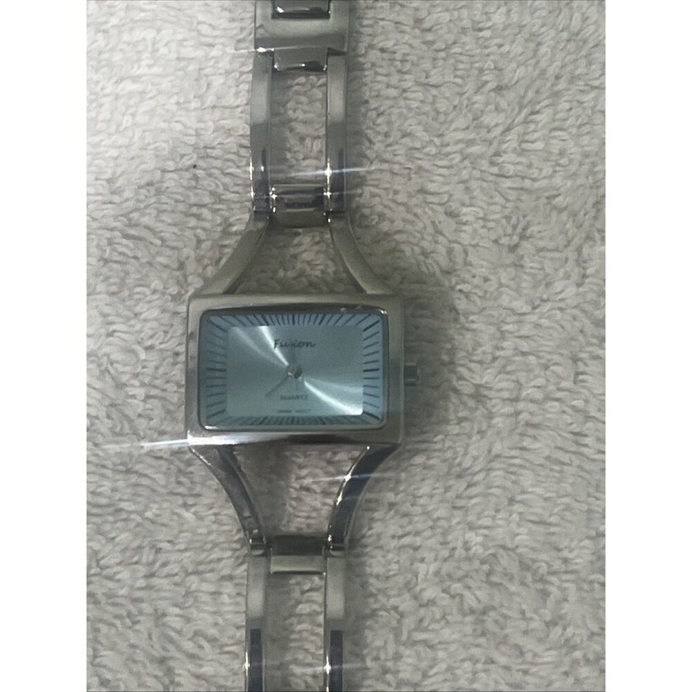 Vintage Fusion Ladies Stainless Steel. Silver Tone Watch .working .8.5inch